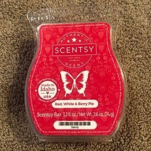 Scentsy red, white,& berry pie wax. New.